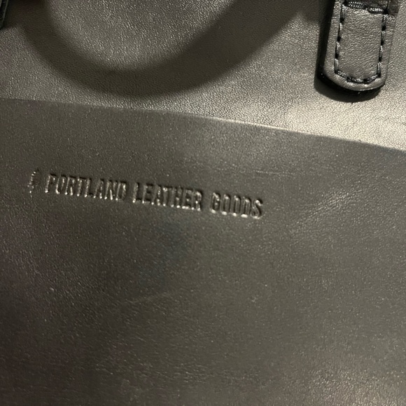 Portland leather crossbody - Picture 8 of 9